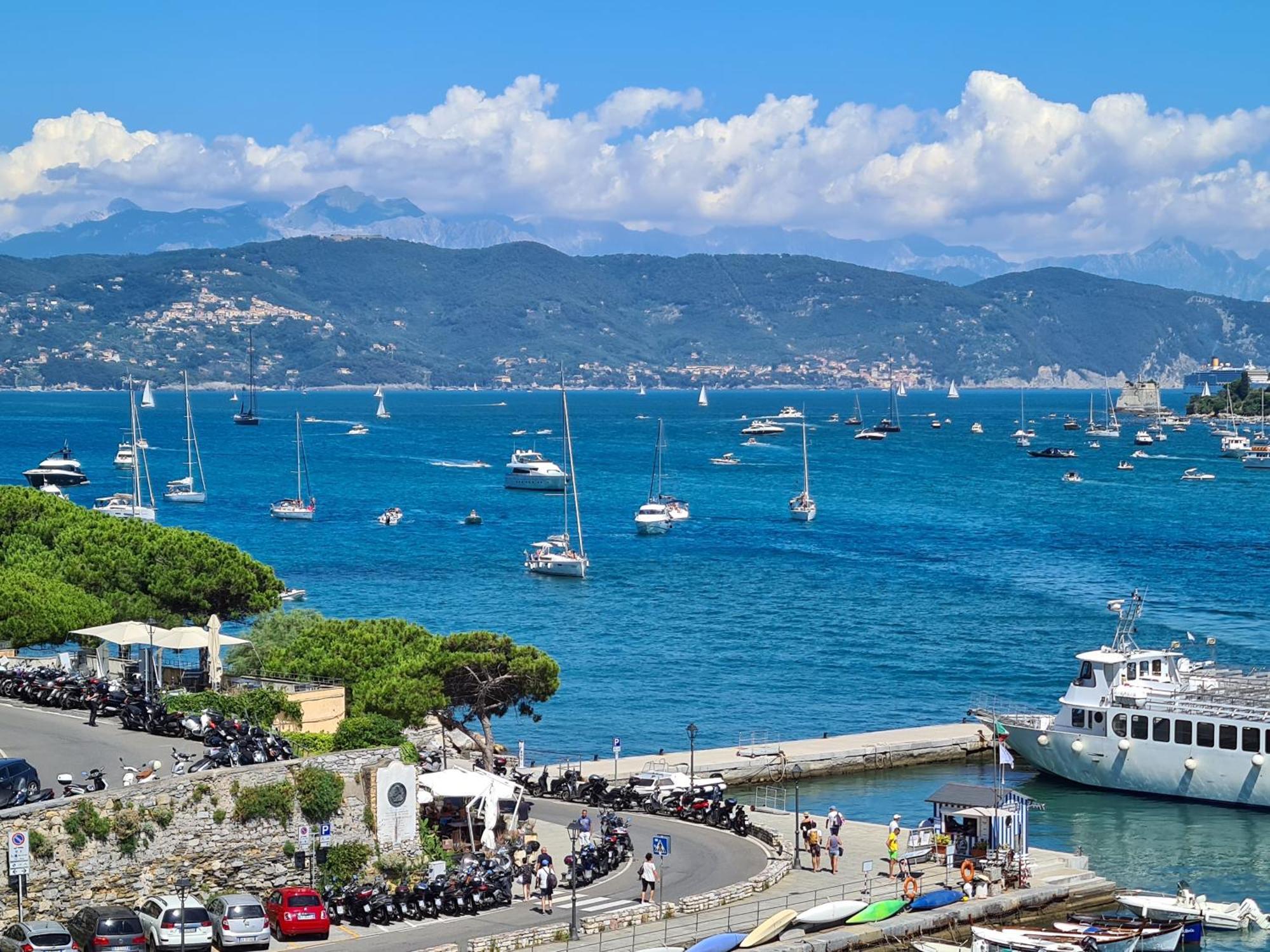 Vicolo Apartment, Pedestrian Centre, 2Bdr, 2,5 Bth, Aircondo, Private Parking, Easy To Train And Ferries, City Life La Spezia Kültér fotó